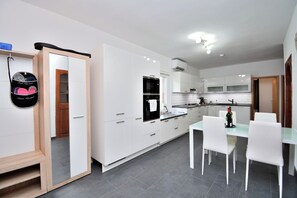House | Private kitchen | Fridge, microwave, oven, stovetop - House Villa Lili (Zminj)