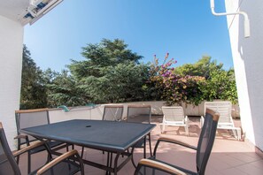 Apartment (A3) | Terrace/patio - Apartment Family Ribicic (Kolan)
