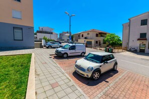 Ubetjent parkering (inkludert)