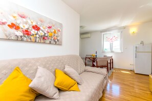 Apartamento (A1) | Sala de estar | Una Smart TV, Netflix