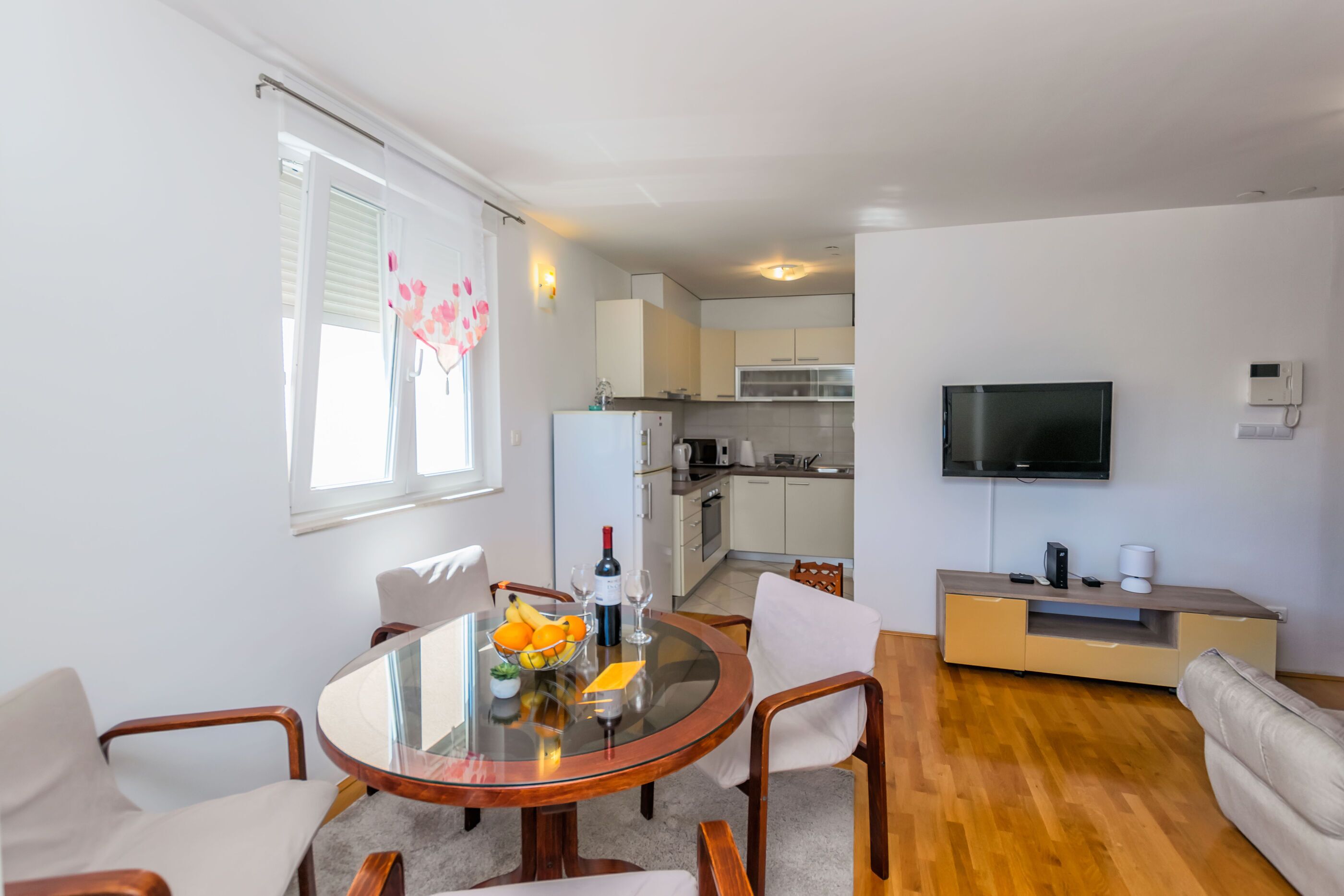 Apartment (A1) | Dining