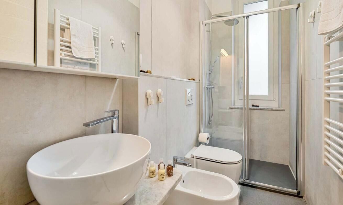Bruser, bidet, håndklæder