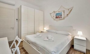 2 Schlafzimmer, Bügeleisen/Bügelbrett