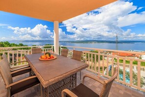 Apartment (A1) | Outdoor dining - Apartment Panorameblick (Crikvenica)