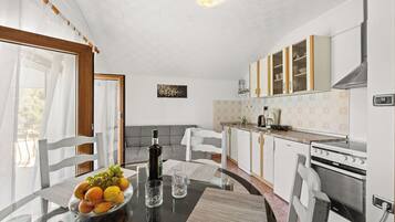Apartment (A4) | Dining
