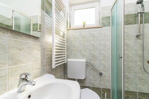 Apartment (A1) | Bathroom - Apartments Jere (Pula)
