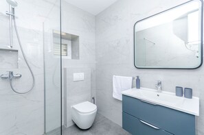 House | Bathroom | Shower, towels, soap, toilet paper - House Mateljan (Jelsa)