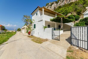 Beach - House Mateljan (Jelsa)