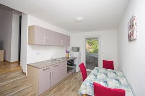 Apartment (A4) | Private kitchen | Fridge, microwave, oven, stovetop - Apartments Mirjana (Nin)