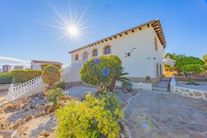 Property grounds - Villa Delmare - Plusholidays (Calpe)