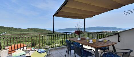 อพาร์ทเมนท์ (A1) | ระเบียง