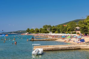 Beach - Apartment Anita (Crikvenica)