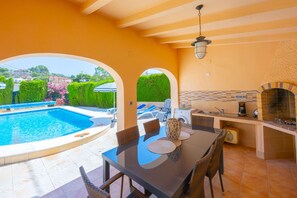 Outdoor dining - Villa Maryline - Plusholidays (Calpe)