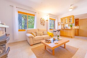 TV - Villa Maryline - Plusholidays (Calpe)