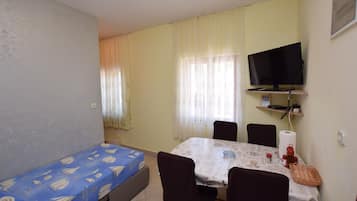 Apartment (A1) | Dining