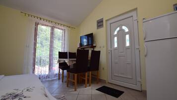 Apartment (A2) | Dining