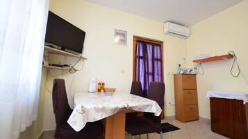 Apartment (A1) | Dining