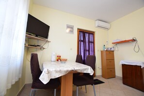 Apartment (A1) | Dining - Apartments Milena (Solta)