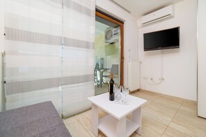 Studio (A4) | Interior