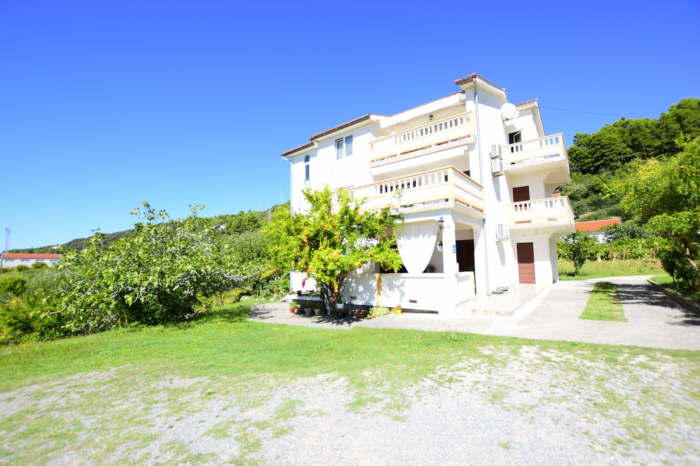 المنشأة من الخارج