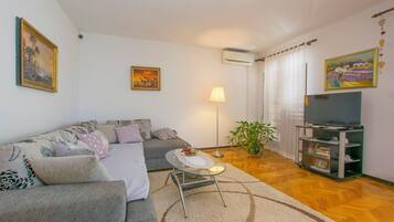 Apartment (A1) | Living room