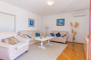 Apartment (A2) | Living room