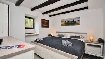 Apartment (A1) | In-room safe, iron/ironing board, free WiFi