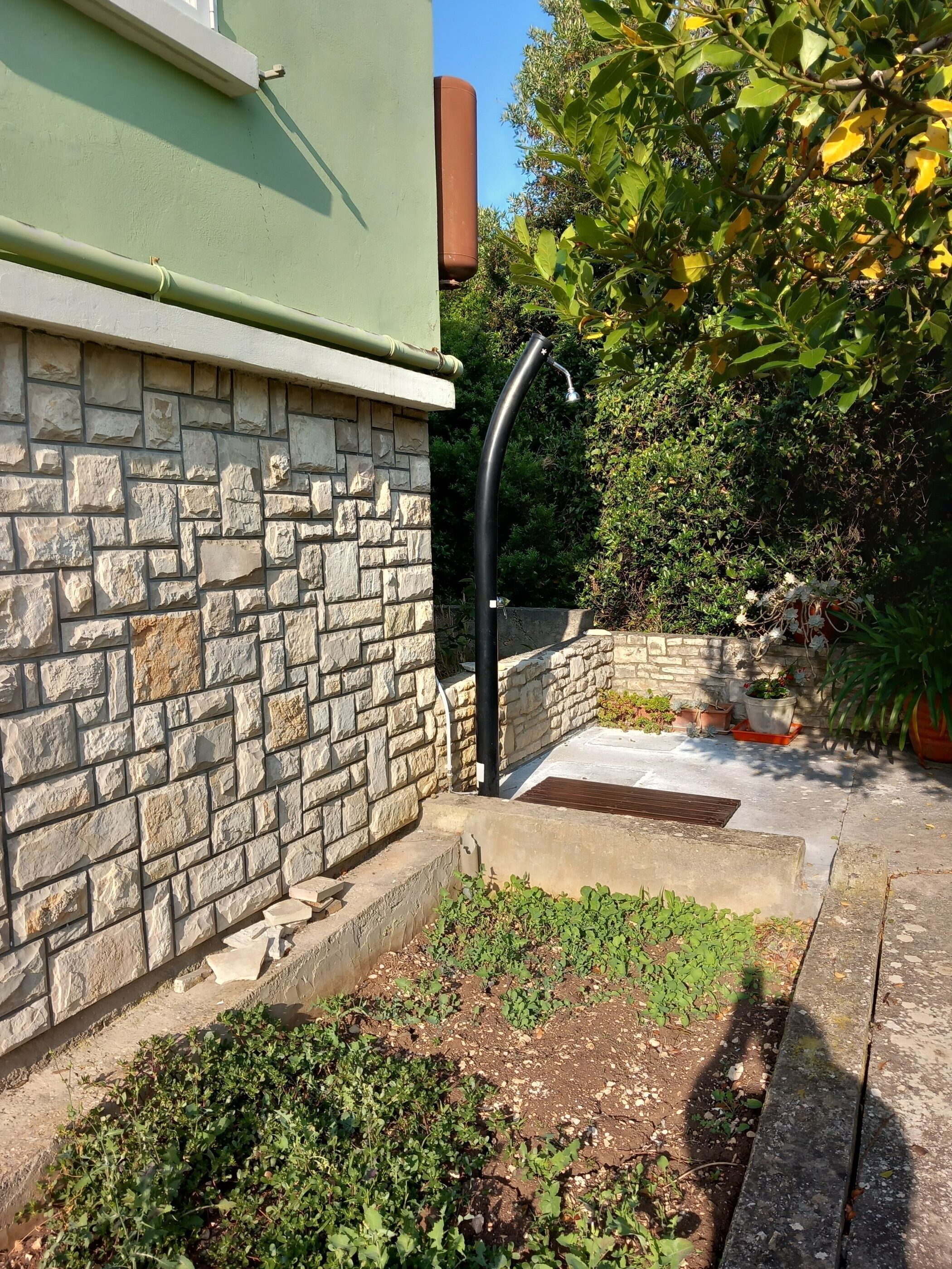 المنطقة المحيطة بالمنشأة