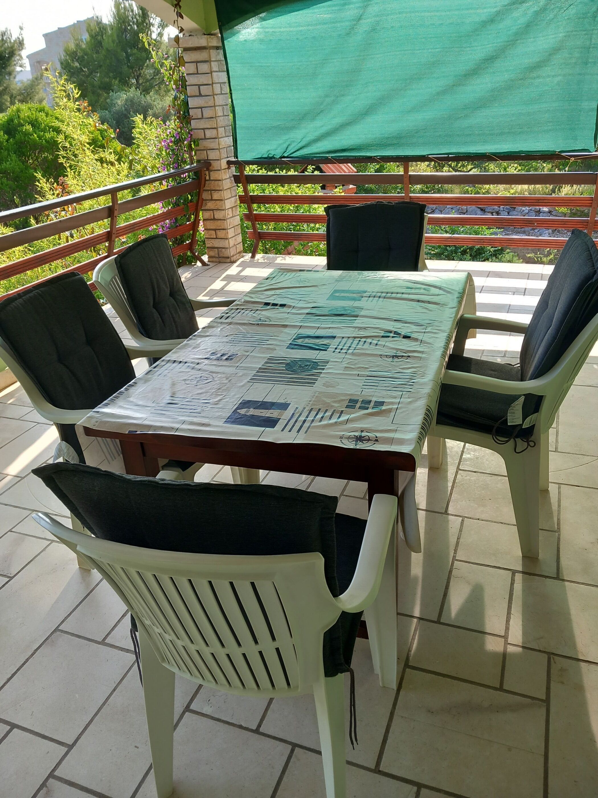 House | Outdoor dining