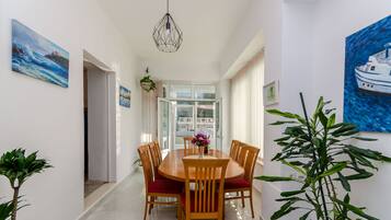 Apartment (A1) | Dining