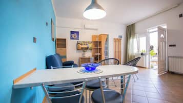 Apartment (A1) | Dining