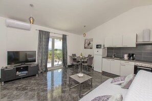 Apartment (A1) | Iron/ironing board, free WiFi - Apartments Marija (Rogoznica)