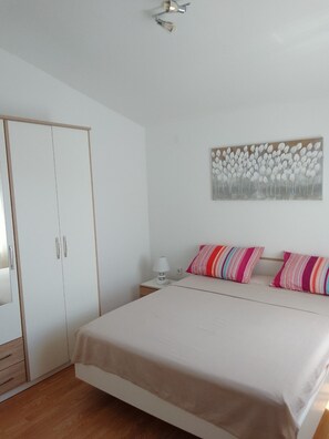 Apartment (A1) | Iron/ironing board, free WiFi - Apartments Marija (Rogoznica)