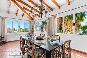 Dining - Villa Venus - Plusholidays (Calpe)