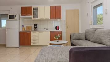 Căn hộ (A4) | Bếp riêng | Tủ lạnh, lò nướng, bếp nấu, dụng cụ pha espresso