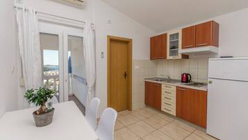 Apartment (A3) | Private kitchen | Fridge, oven, stovetop, espresso maker
