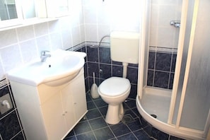 Apartamento (A1) | Baño | Ducha y toallas