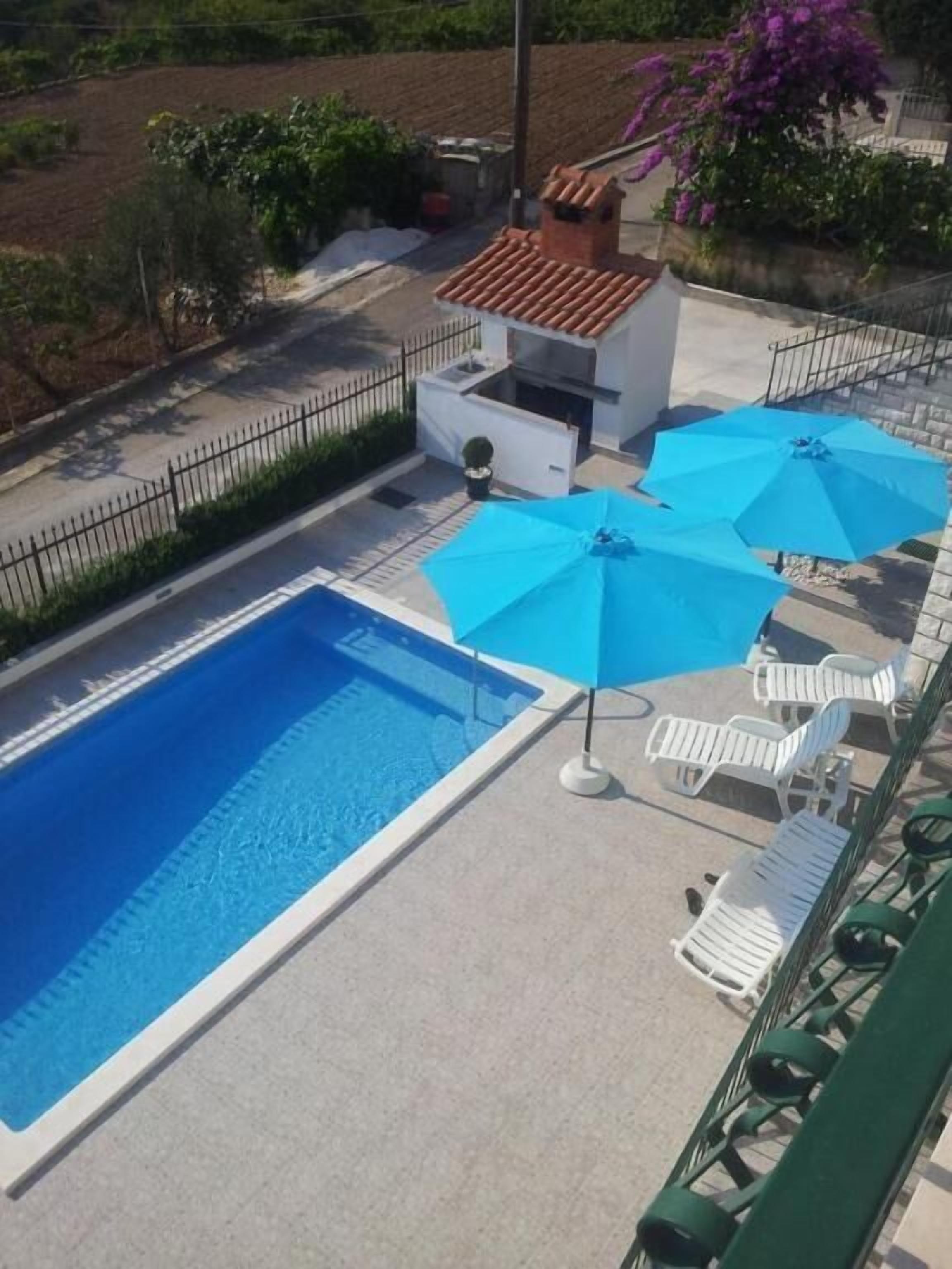 حمّام سباحة خارجي