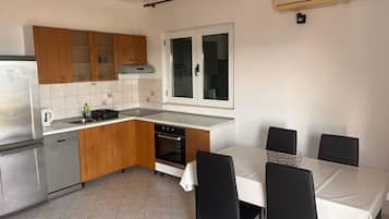 Apartamento (A1) | Cozinha privada | Geladeira, fogão, cooktop, chaleira elétrica