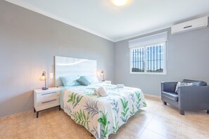 4 bedrooms, iron/ironing board, free WiFi, bed sheets - Villa Pastor - Plusholidays (Calpe)