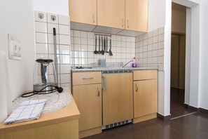 Apartment (A2) | Private kitchen | Fridge, stovetop, electric kettle, cookware/dishes/utensils - Apartments Milenko (Vodice)