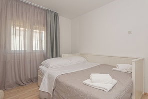 Apartment (A3) | Iron/ironing board, free WiFi - Apartments Villa Radelj B&B (Tisno)
