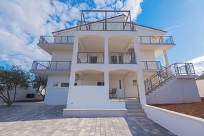 Building design - Apartments Villa Radelj B&B (Tisno)