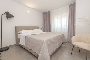 Apartment (A2) | Iron/ironing board, free WiFi - Apartments Villa Radelj B&B (Tisno)