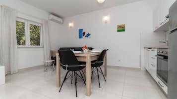 Apartment (A1) | Dining