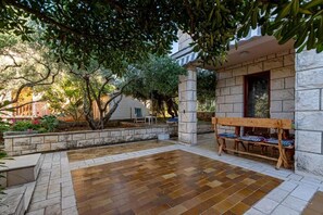 Apartment (A1) | Terrace/patio - Apartments Seafront Mavla (Korčula)