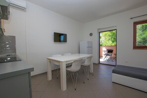 Apartemen (A3) | Dapur pribadi | Mesin espresso, lemari es, oven, dan kompor