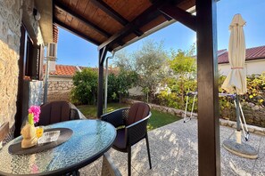 Apartment (A2) | Terrace/patio - Apartments Matosic (Omisalj)
