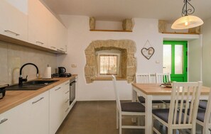 House | Private kitchen | Fridge, microwave, oven, stovetop - House Casa Della Nonna (Krsan)