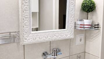 House | Bathroom | Shower, towels